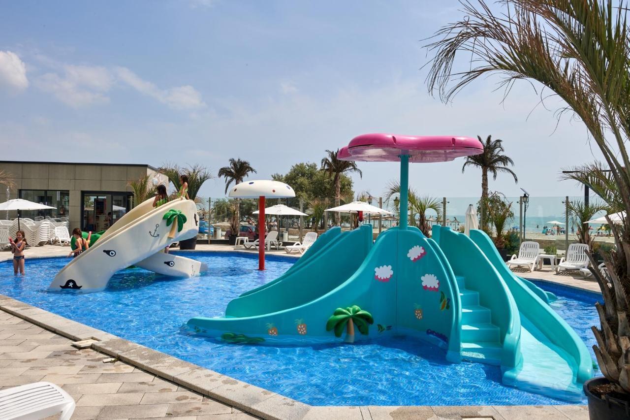 Fineloft Sea View Apartment-Spa N Pools Beach Resort Năvodari Buitenkant foto